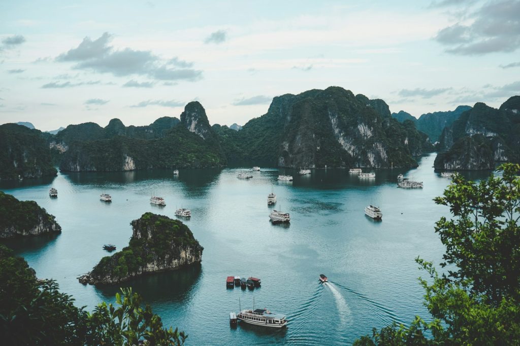halong-bay-nomad